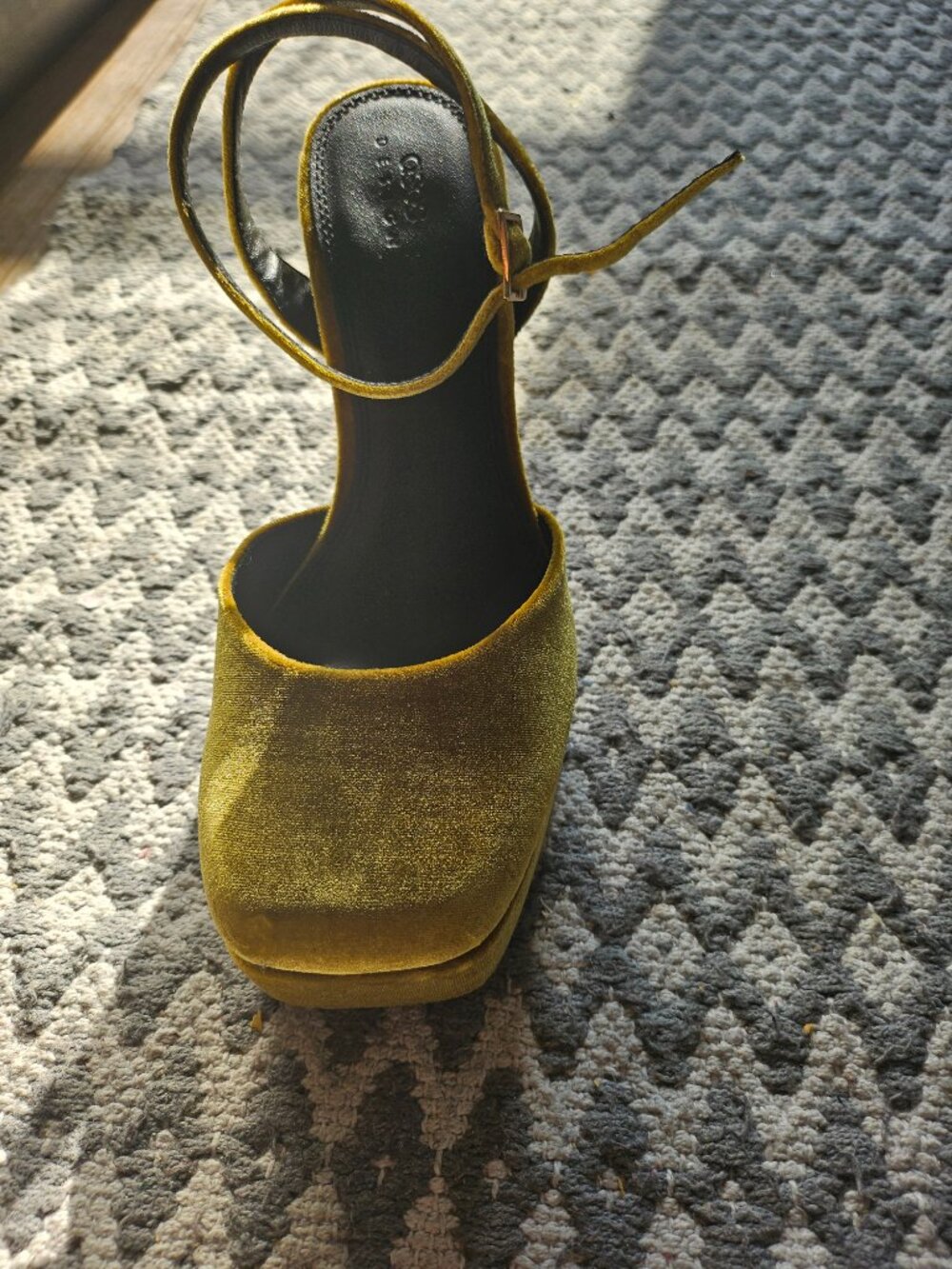 ASOS GOLD BALLERINA TOE PLATFORM CHUNKY HEEL - Picture 3 of 3